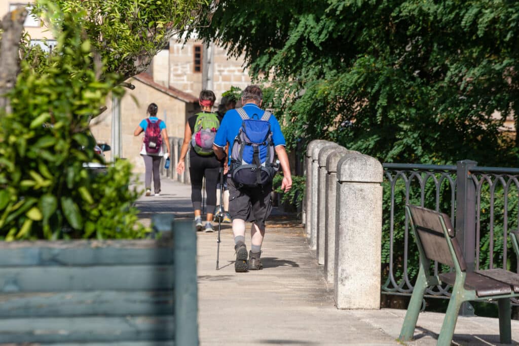 Peregrinos haciendo la Variante Espiritual (Ruta Traslatio) del Camino de Santiago. Por casavella