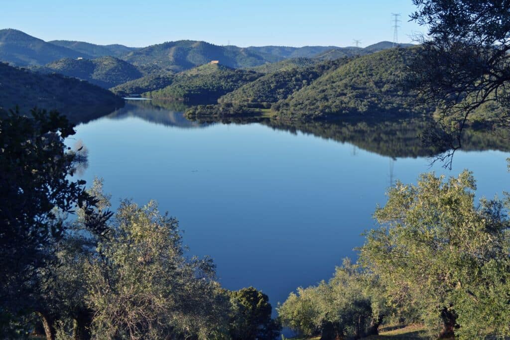 Embalse del Yeguas, en Córdoba. Por Anajg2 - Trabajo propio, CC BY-SA 3.0 es, https://commons.wikimedia.org/w/index.php?curid=40161281