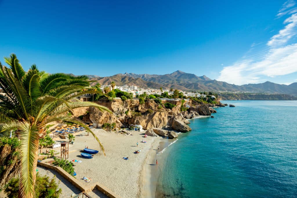 Playa de Calahonda en Nerja, Málaga. Por ttinu