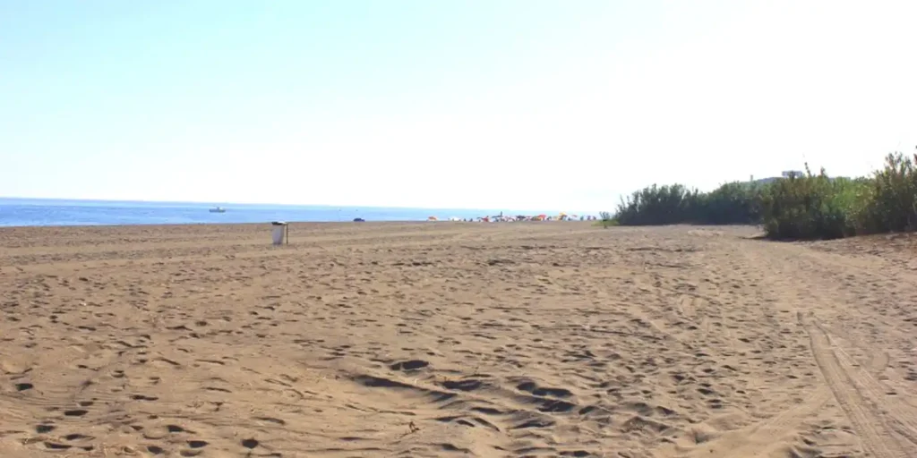 Playa de Almayate en Vélez-Málaga. Por Visita Costa del Sol