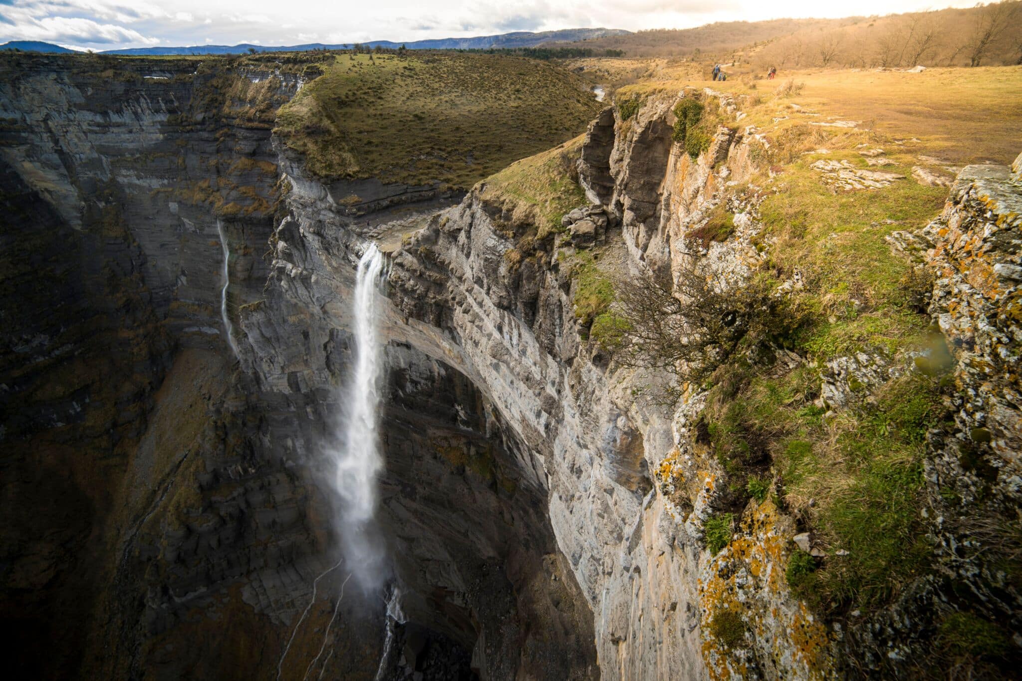 Las 6 cascadas más altas de España y cómo llegar (a dos de ellas sin coche)