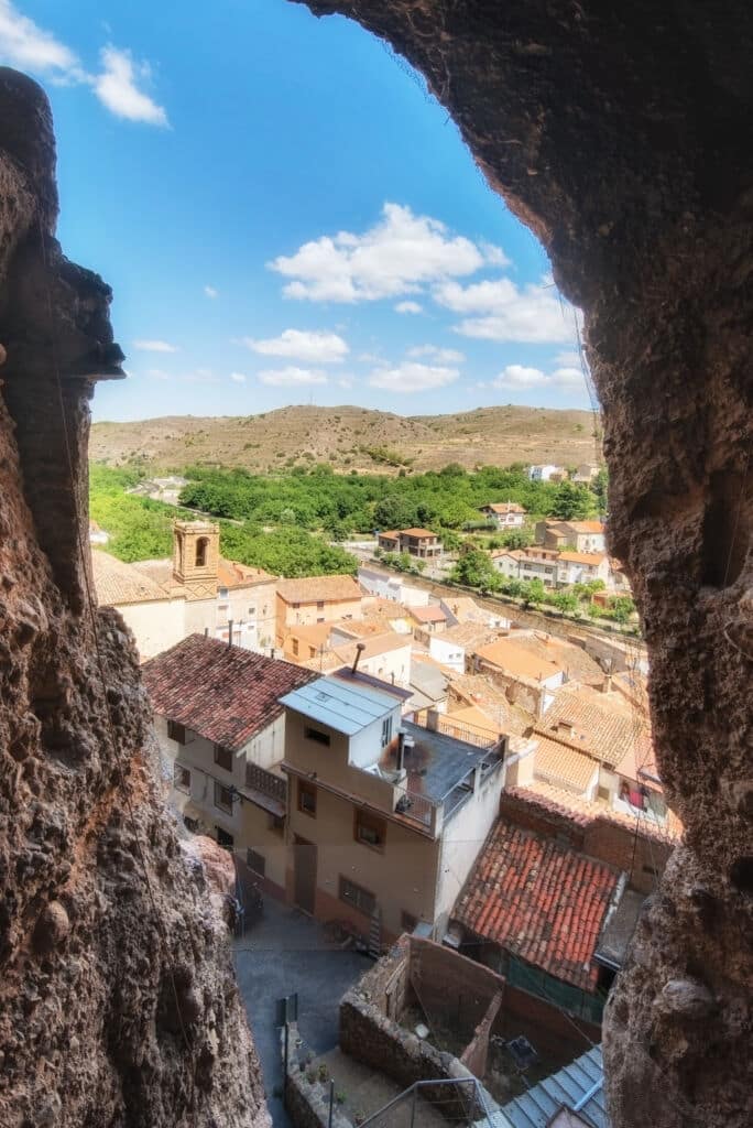 Vistas de Los Fayos (Zaragoza), desde la cueva del Caco. Por herraez