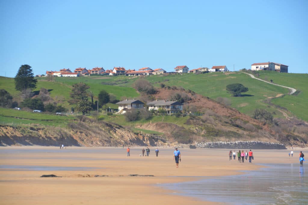 Playa de Oyambre, Cantabria, en la que se rodó La bola negra. Por uzkiland