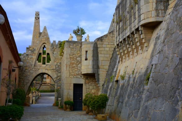 Las bodegas Güell, un tesoro arquitectónico firmado por Gaudí