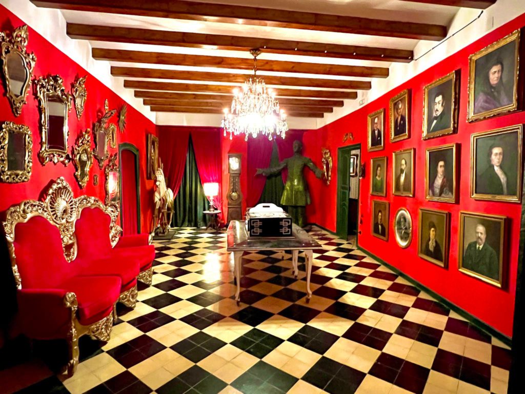 La Casa del Angels, donde está el museo de Michael Jackson del Mag Lari