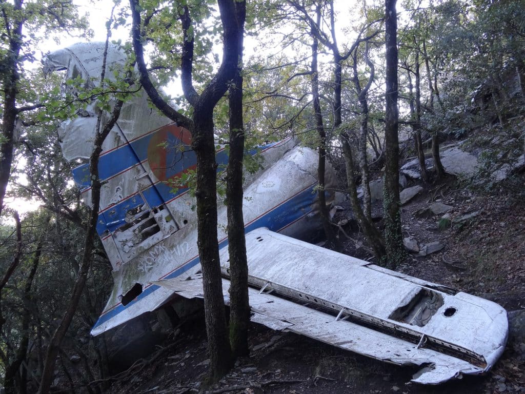 Restos del Douglas DC6, avión estrellado en Requesens