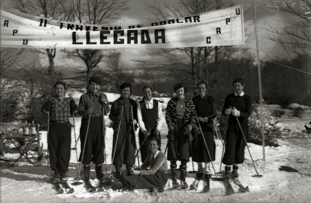II travesía de esquí celebrada en la sierra de Aralar el 8 de marzo de 1936. Crédito: Fondo Kutxateka.