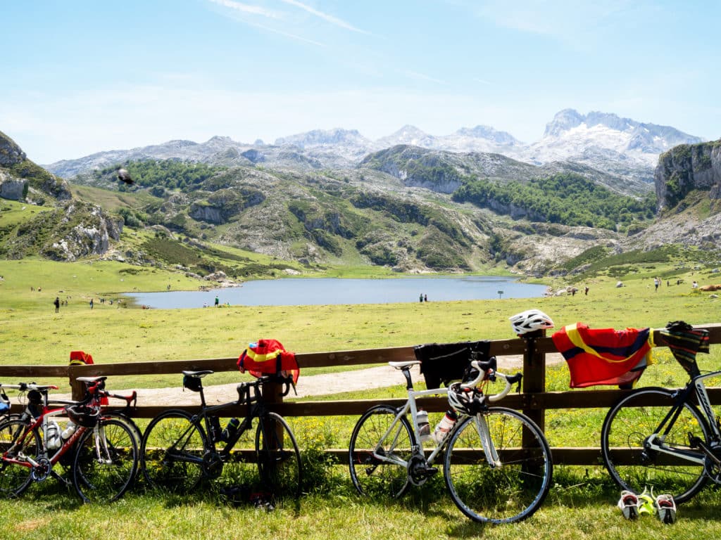 Ruta en bicicleta en verano por los Lagos de Covadonga