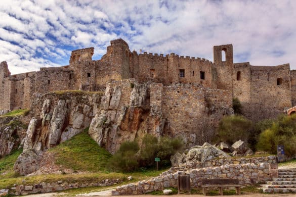 5 pueblos pequeños con castillos espectaculares