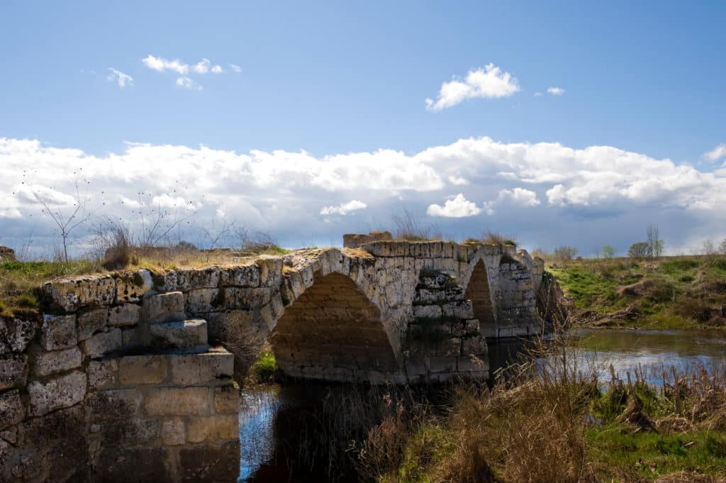 Puente romano en Sasamón