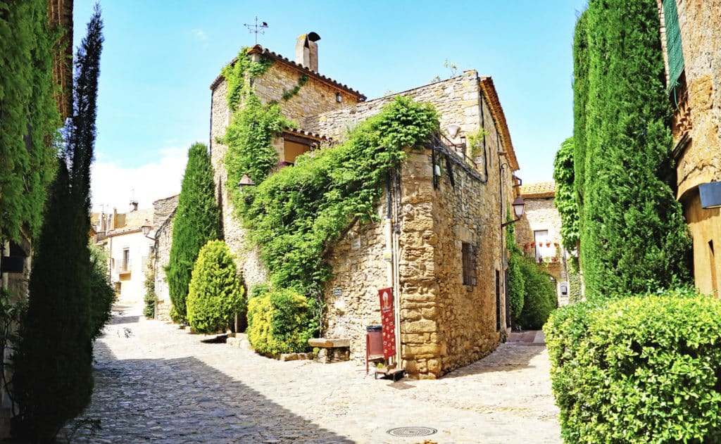 Peratallada, uno de los pueblos medievales en la Costa Brava más populares