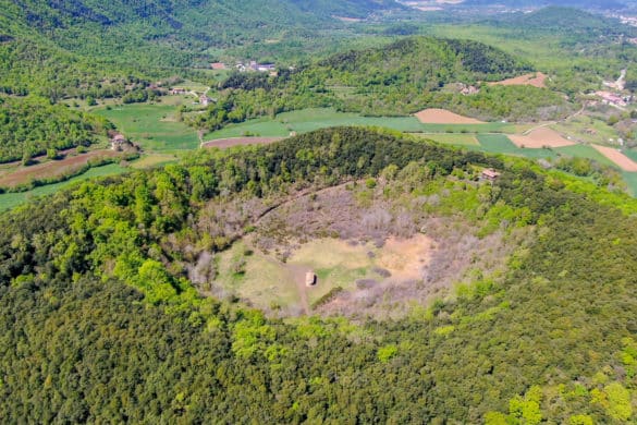 Santa Margarida de Sacot, la ermita que se edificó en un volcán de La Garrotxa