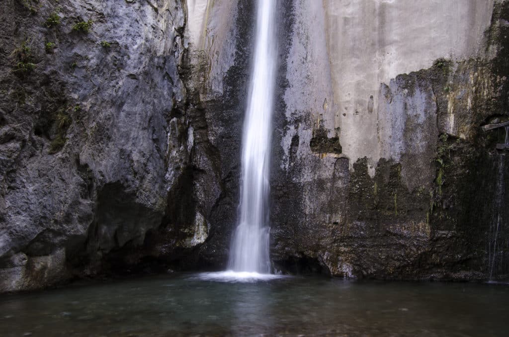 Cascada en la ruta de los Cahorros de Monachil