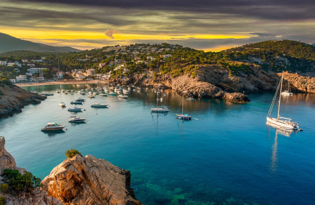 Pueblos más bonitos de Ibiza: Cala Vedella