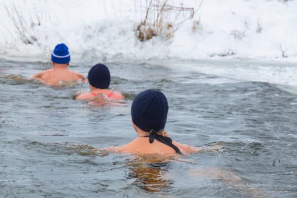 Nadar en agua fría está de moda, pero ¿realmente es bueno para ti?