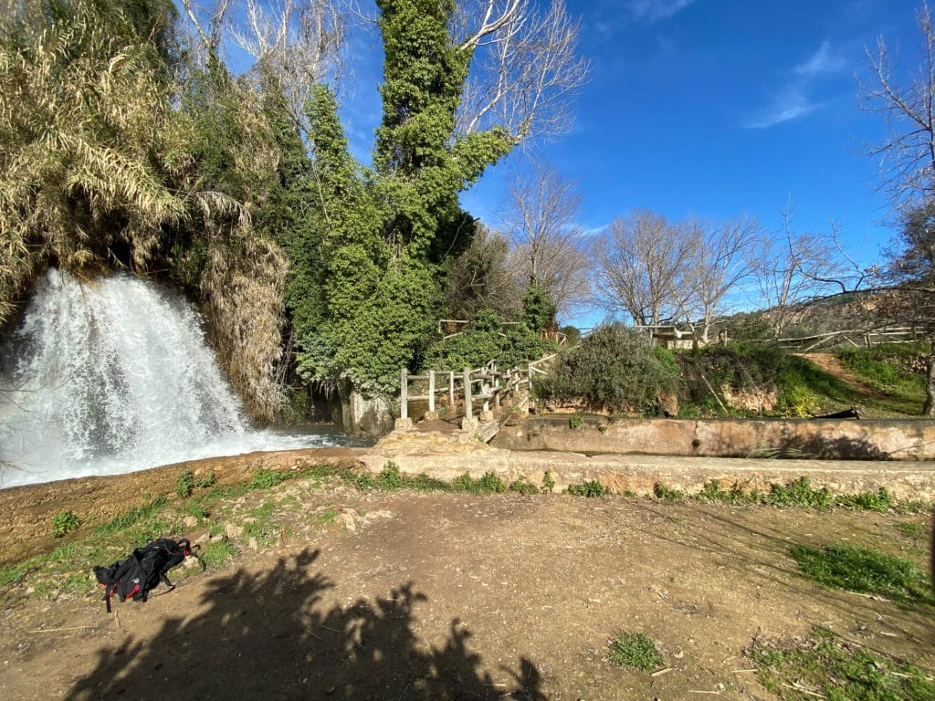 cascada en el lago de Anna