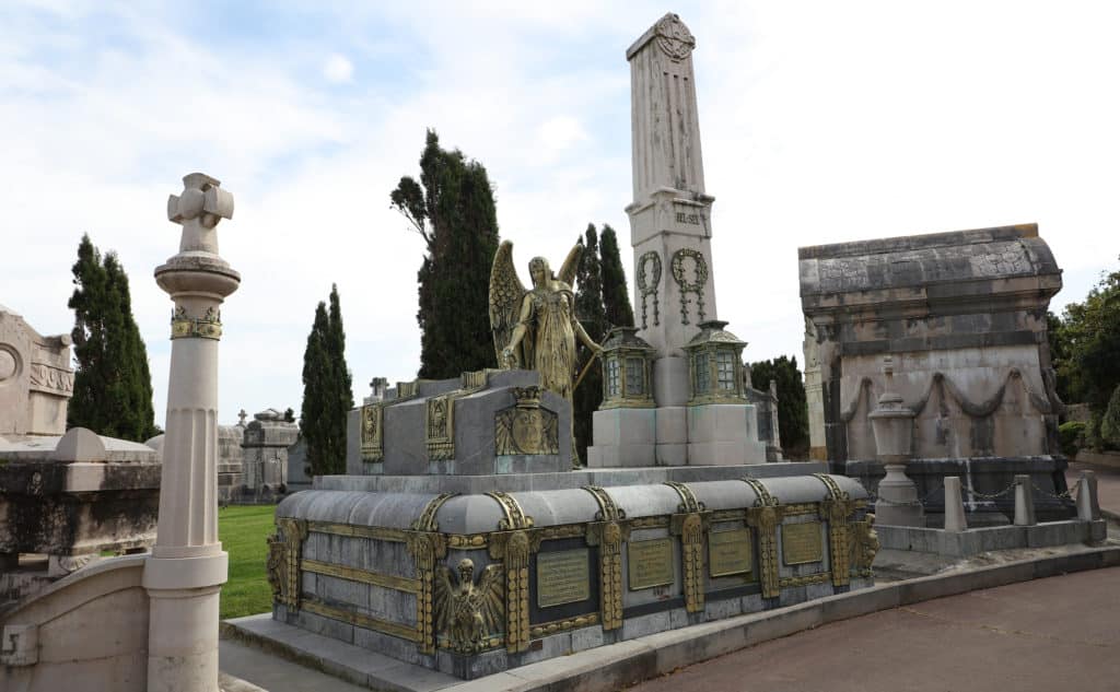 cementerio de Ballena de Castro Urdiales, uno de los mejores cementerios de España