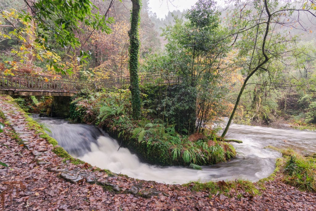 Desagüe de canal en el río Landro, Souto da Retorta