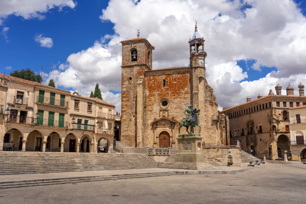 Destinos medievales que visitar en San Valentín: Trujillo