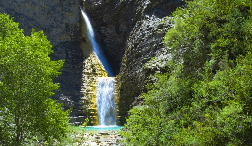 Piscinas naturales en Huesca: cascada de Orós Bajo