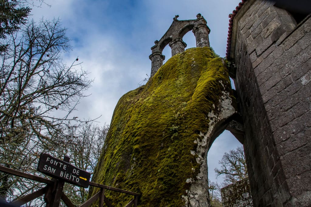 Iglesia rupestre del monasterio de San Pedro de Rocas.