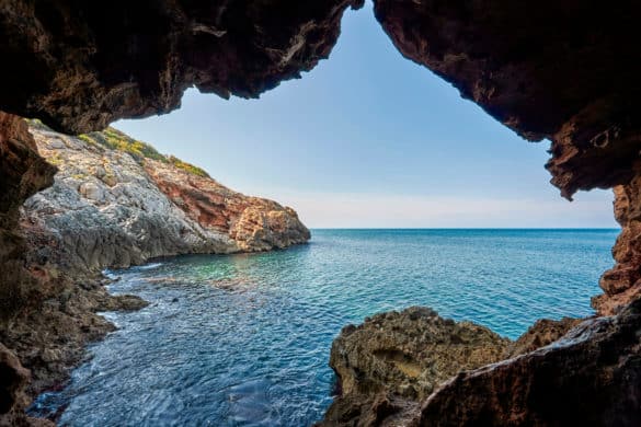 3 pueblos espectaculares en entornos de cuevas submarinas