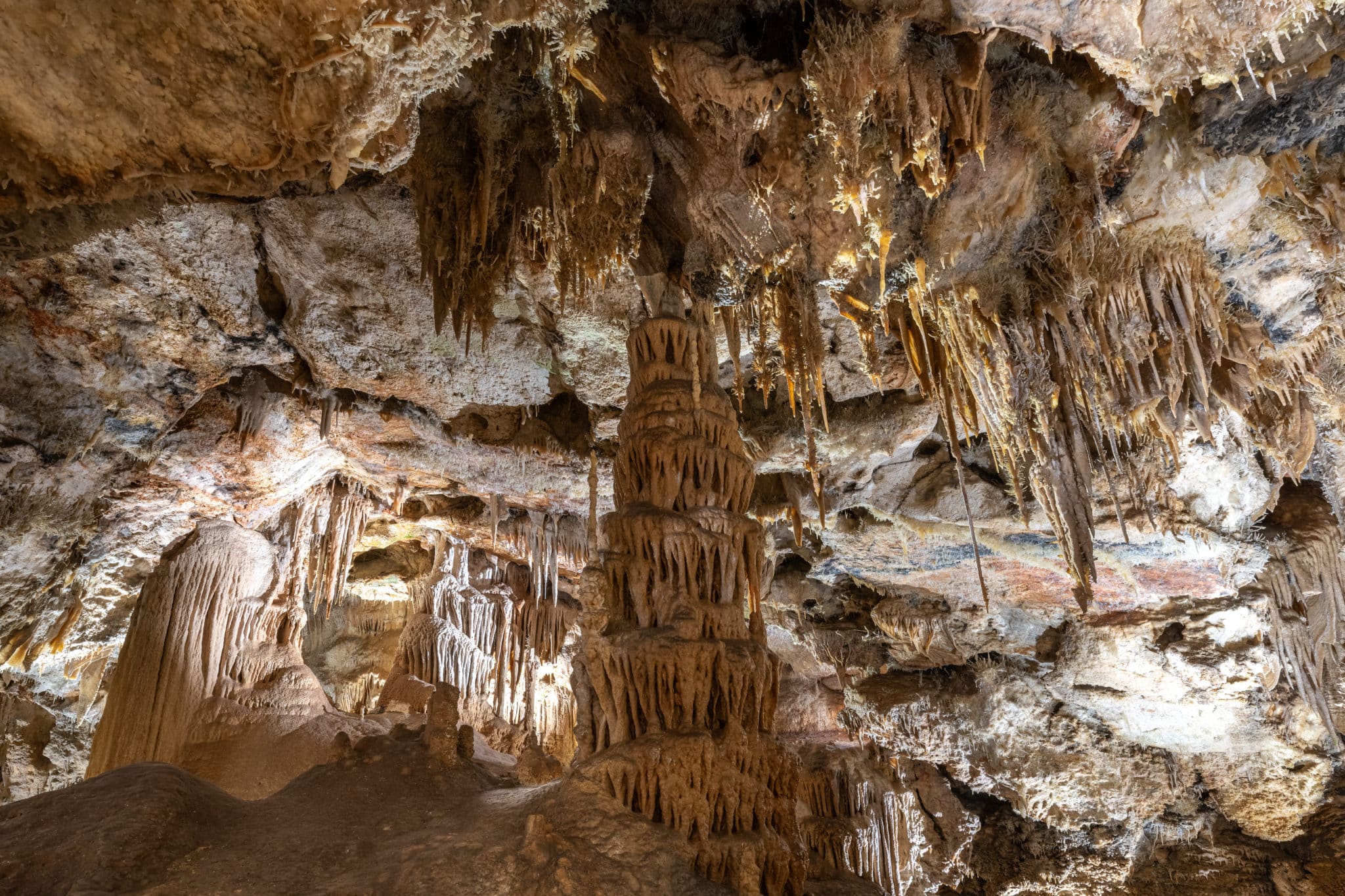 Grutas de Cristal de Molinos, ¿un mausoleo con el primer homínido de