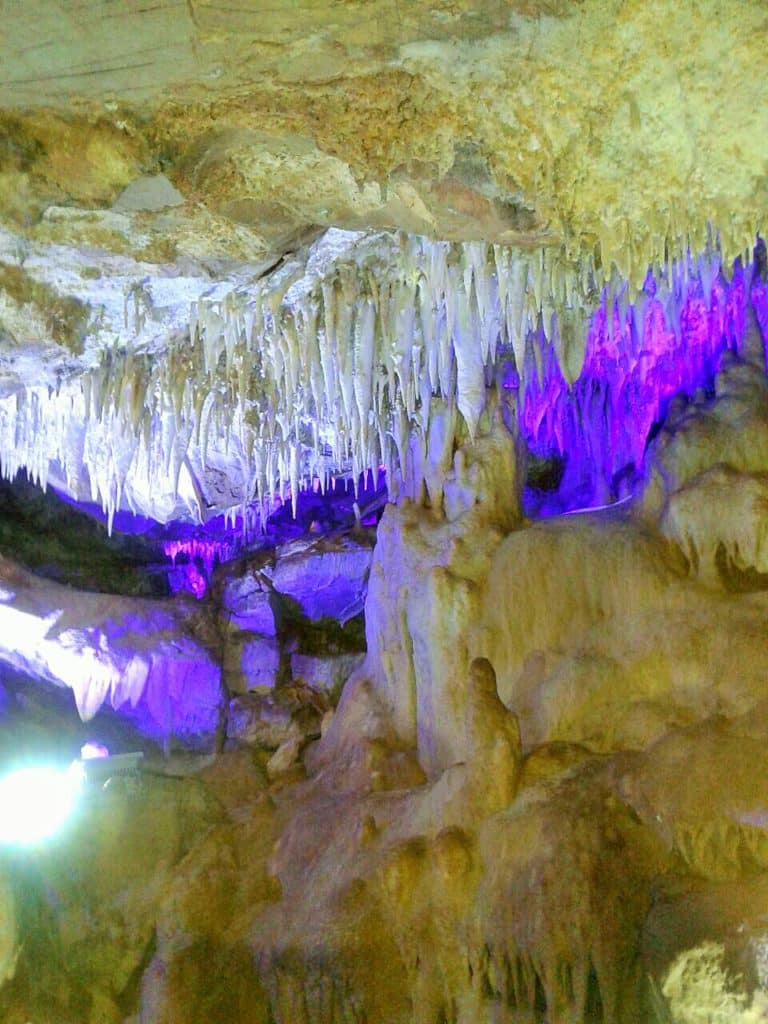 Cuevas de Fuentes de León