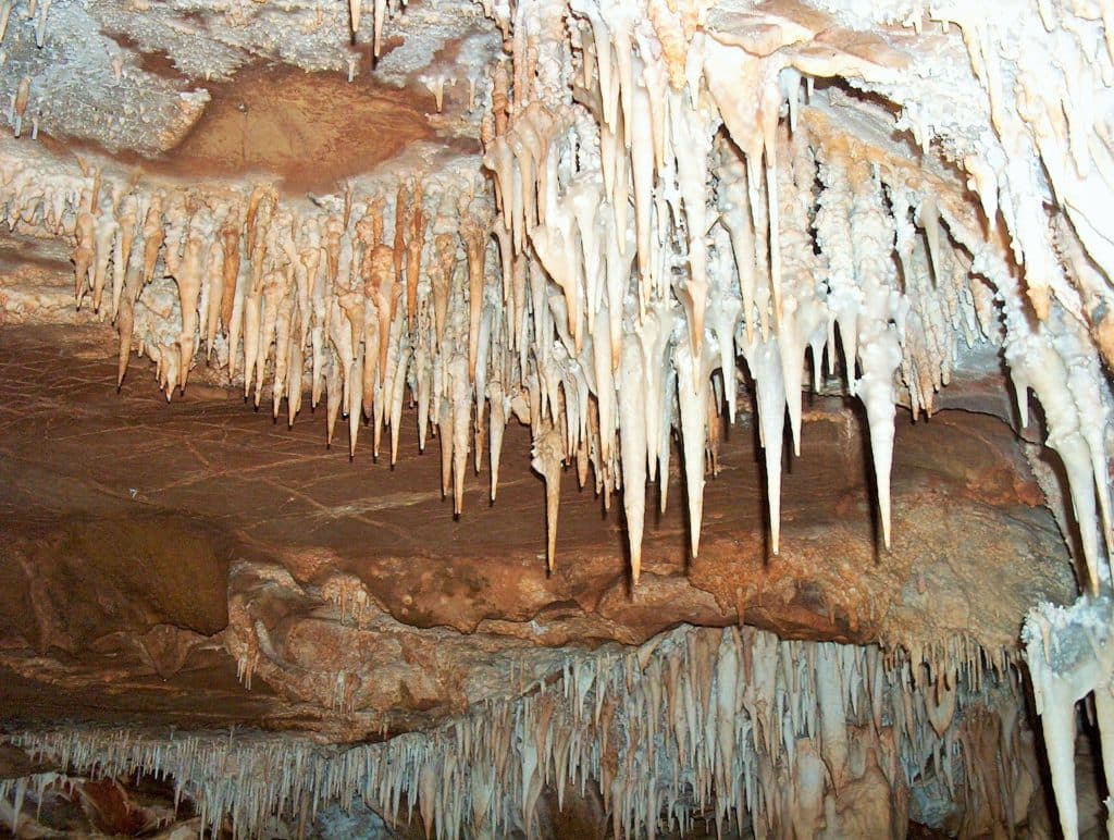 Cuevas de Fuentes de León