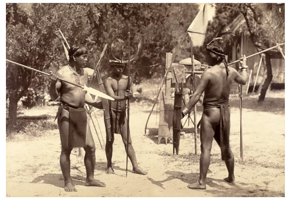 Exposición humana de una tribu filipina en El Retiro en 1887
