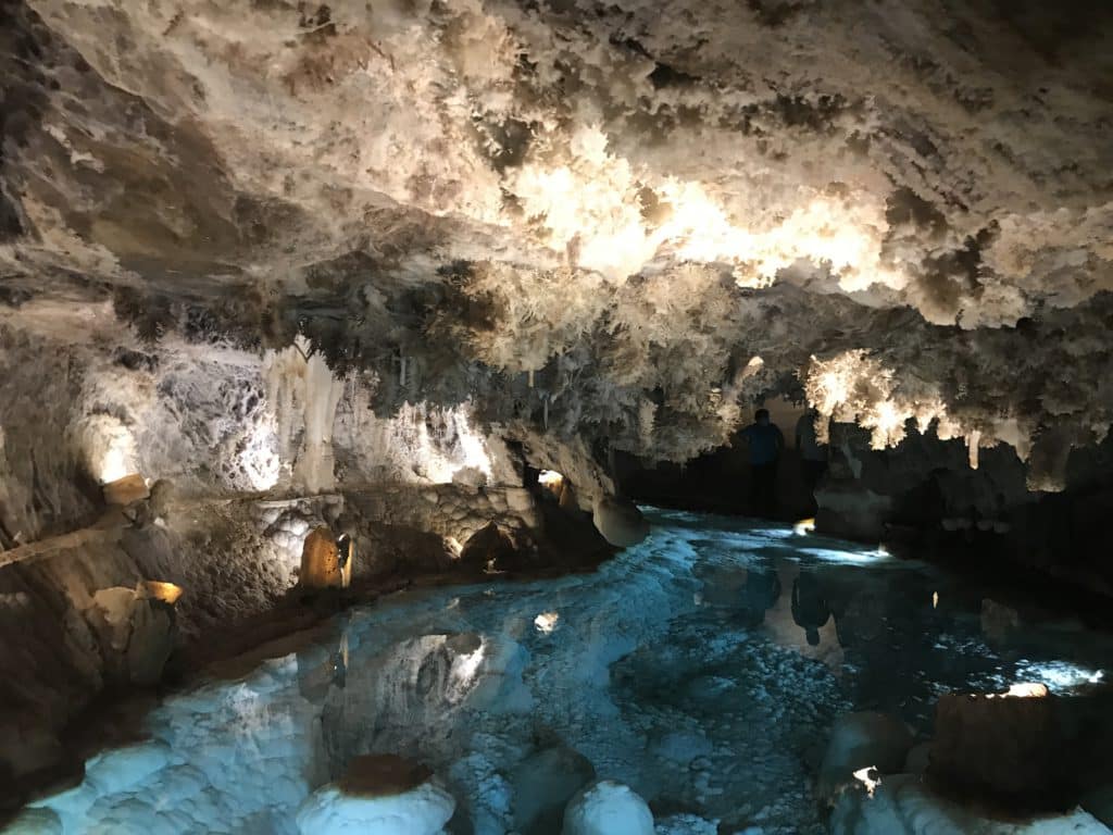 Geoturismo en la Gruta de las Maravillas