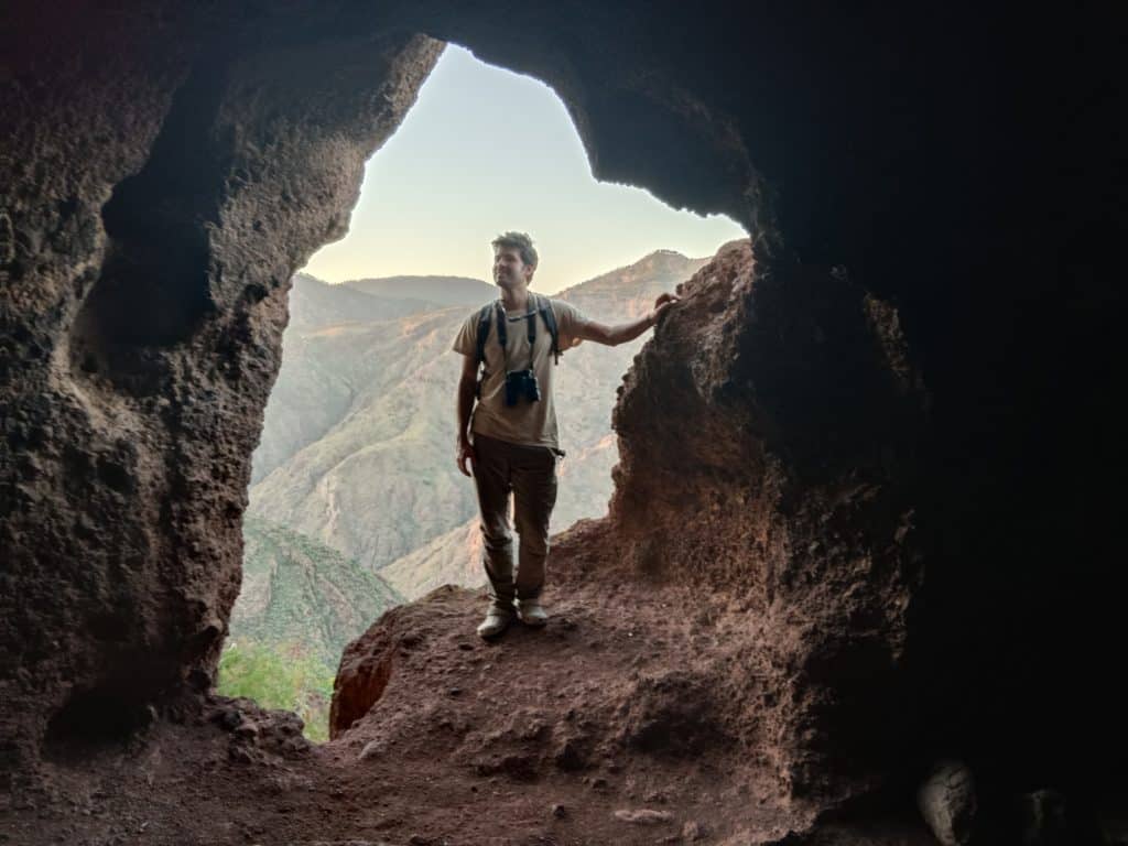 El naturalista Daniel González conoce a fondo el sistema de cuevas de la Cumbre de Gran Canaria.