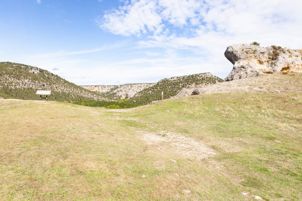 Vista de la Morra Las Pilillas y el Alto de La Galiana desde el Castillo de Ucero, Soria