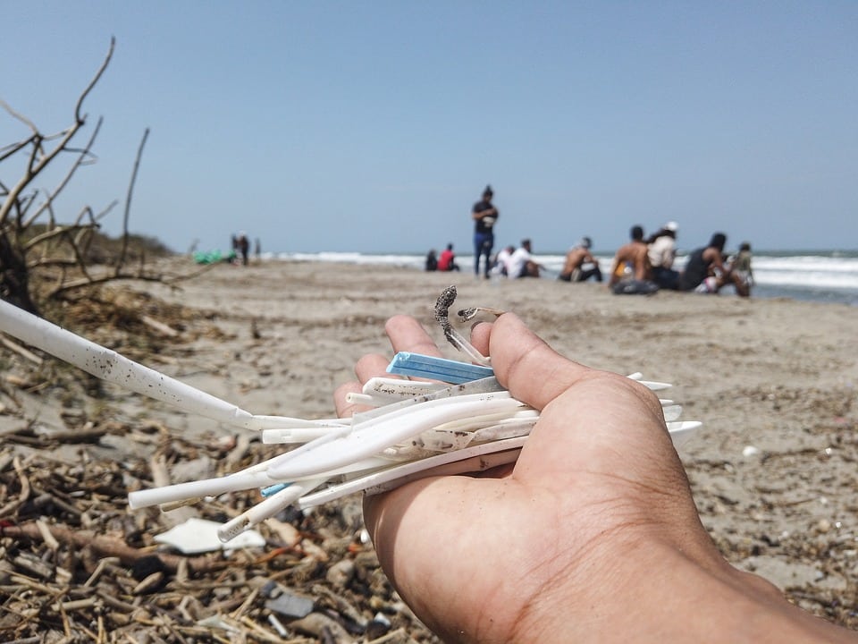 plástico en el mar, causantes del cambio climático