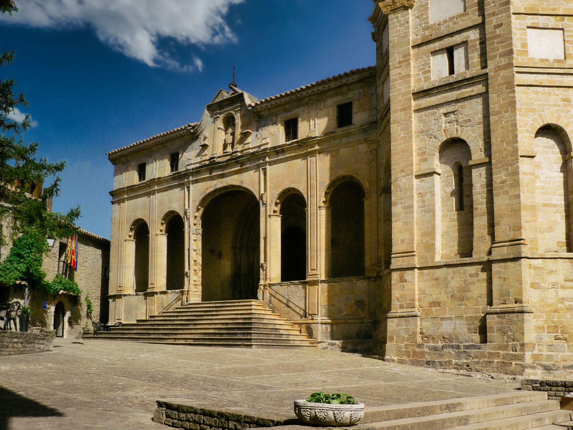 Roda De Is bena El Pueblo M s Peque o De Espa a Con Una Catedral