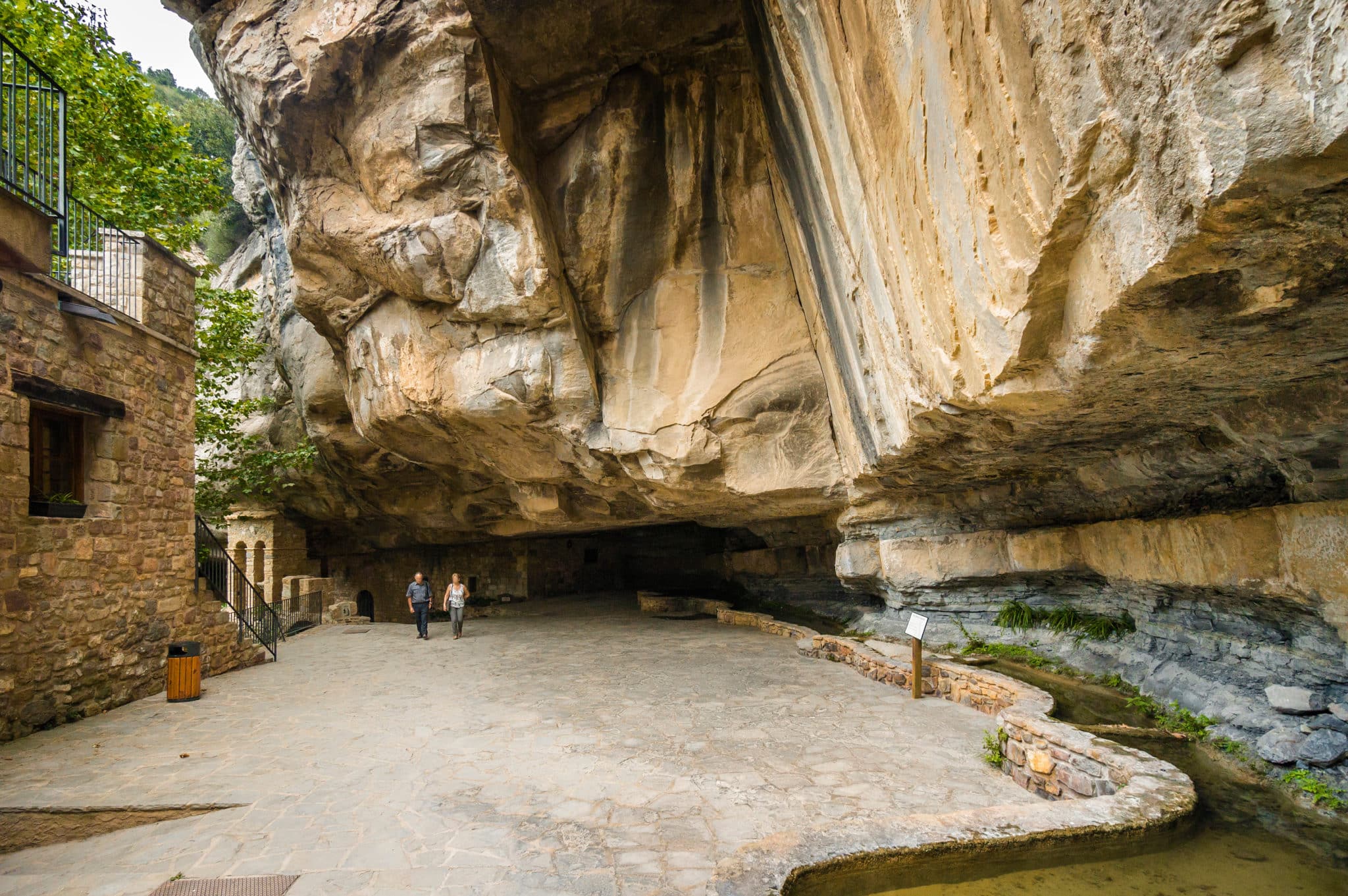 Sant Miquel Del Fai El Santuario Con Cascada Cuevas Y Leyenda sant-miquel-del-fai-el-santuario-con-cascada-cuevas-y-leyenda