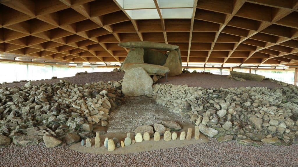 Dolmen de Dombate 3800-2700 a.C. Dombate, Borneiro, A Coruña
