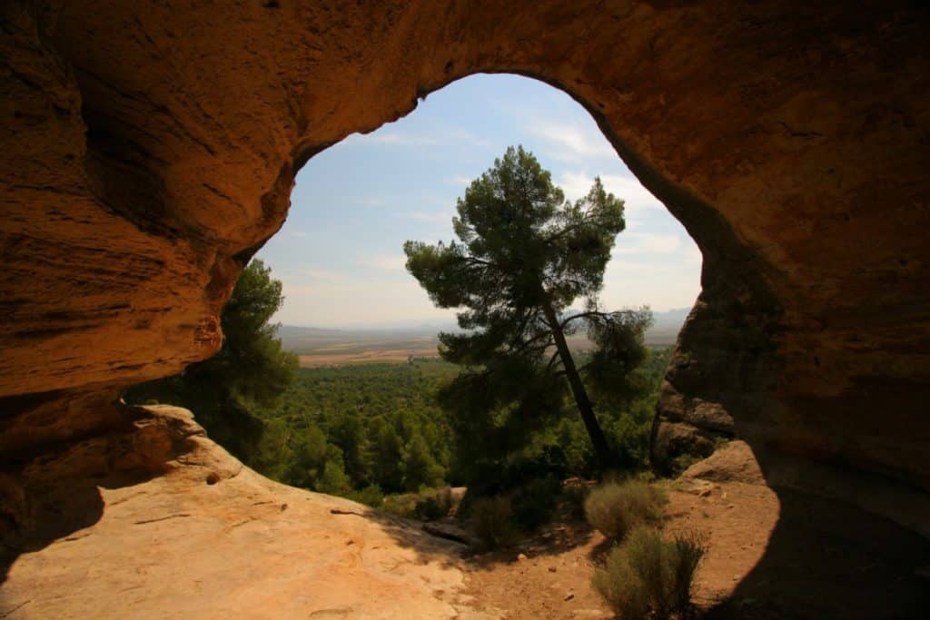 Cueva de la Horadada, en el Monumento Natural "Monte Arabí"