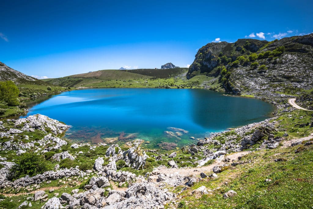 Lagos de Covadonga: lago Enol