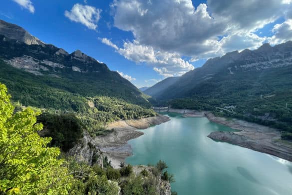 5 planes para hacer en el valle de Tena: lagos, pasarelas y pueblos de montaña