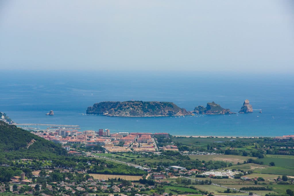 Vista de las islas Medas desde el castillo de Mongrí