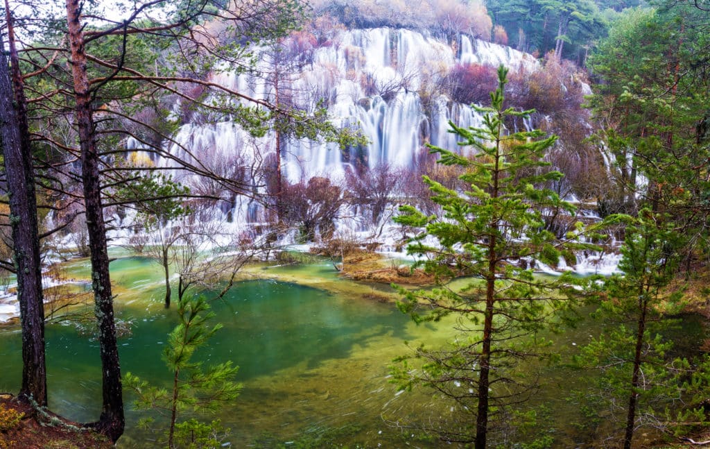 Nacimiento del río Cuervo, una de las cascadas de España declaradas Monumento Natural
