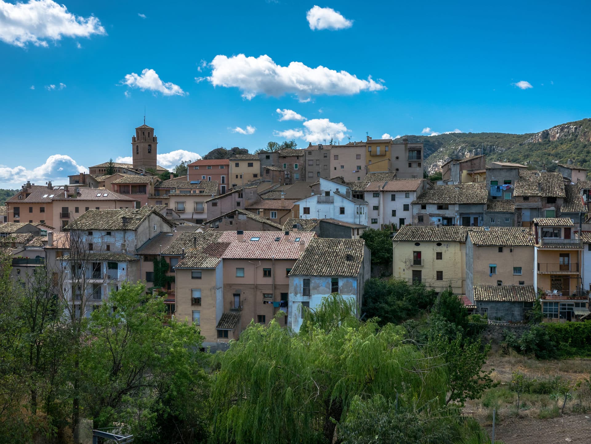 Naval, el pueblo donde puedes nadar como en el Mar Muerto