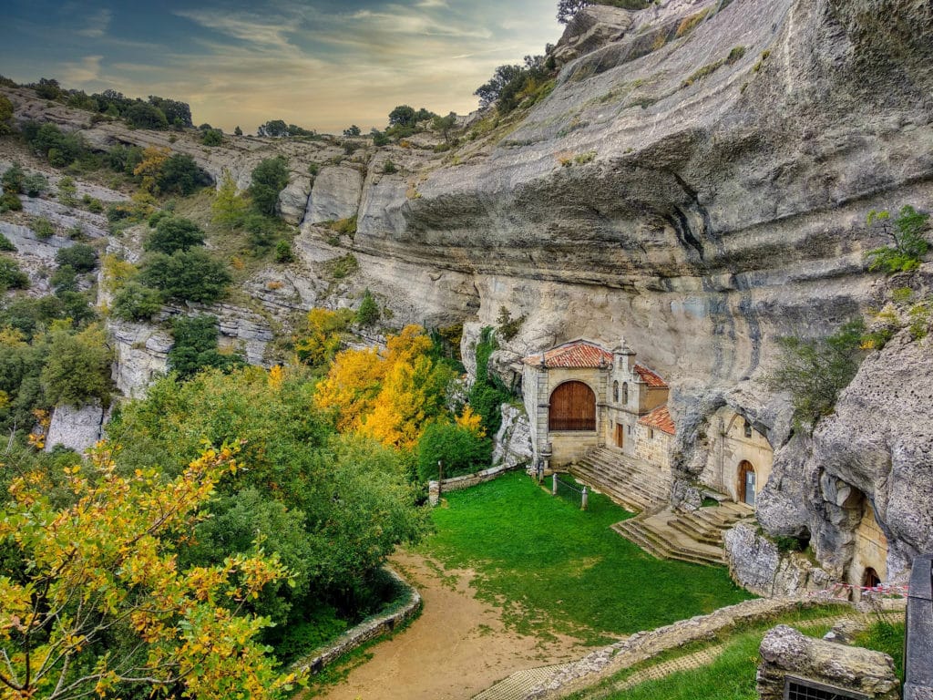 Cueva ermita de San Bernabé, en Ojo Guareña