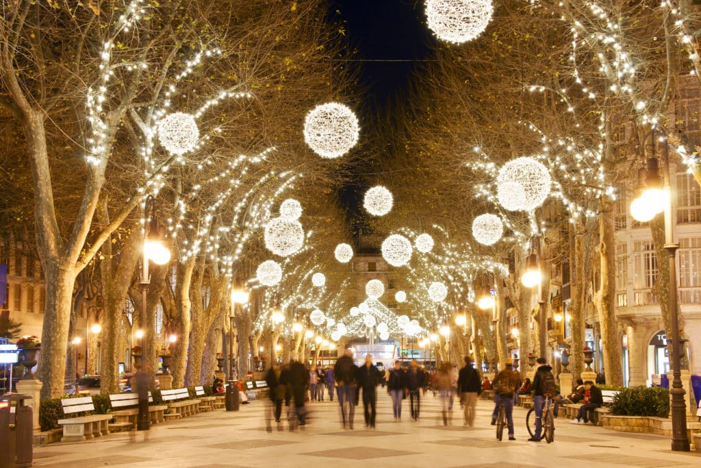 Passeig des Born iluminado por Navidad, Palma. Por Tolo