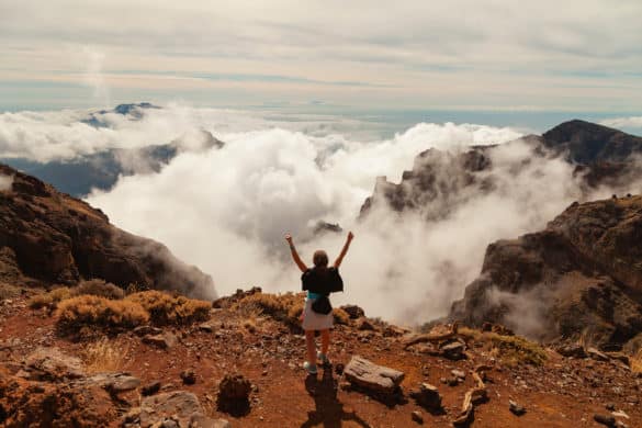 Las 4 mejores rutas de senderismo en La Palma: nubes, cascadas de colores y dragos milenarios