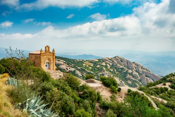 Rutas por el macizo de Montserrat: la montaña más emblemática de Cataluña