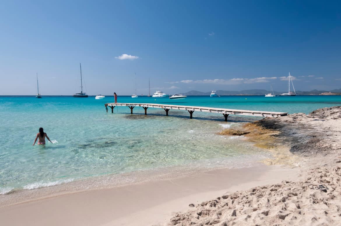 7 playas en España con aguas cristalinas que recuerdan a lugares ...